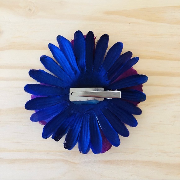 FREE WITH PURCHASE Purple Flower Hair Clip - Picture 2 of 3